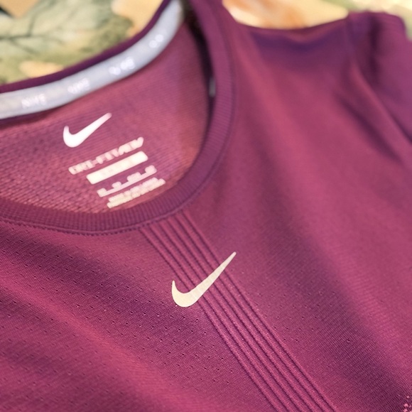 Women’s Nike XS work out top with DRI-FIT ADV technology - Picture 6 of 9